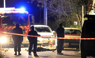 Périmètre de sécurité sur la D9, à proximité dAjaccio.