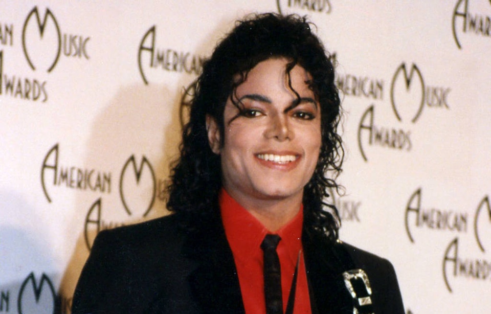   Michael Jackson: Un musée sur le Roi de la pop pourrait bientôt voir le jour 960x614_chanteur-michael-jackson-american-music-awards-1989