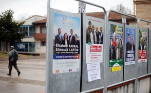 Illusration des panneaux électoraux à Castanet-Tolosan (Midi-Pyrénées).