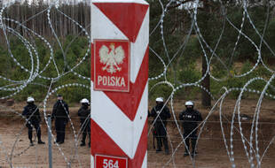 La Pologne refuse d'ouvrir sa frontière et envisage de construire un mur.