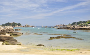 La petite commune voisine de Tregastel, non loin de Ploumanac'h dans les Côtes d'Armor.