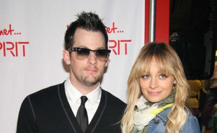 Joel Madden et sa femme Nicole Richie à Santa Monica, le 2 avril 2009.