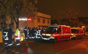 Des pompiers devant l'Ehpad de Montferrier-sur-Lez (Hérault), le 25 novembre 2016.