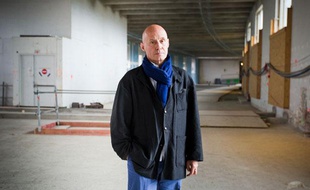 L'architecte bordelais Olivier Brochet, sur le site du Musée de l'Homme à Paris