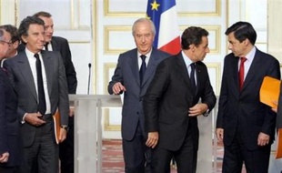 Jack Lang (PS), vice-président du Comité de révision de la Constitution, s'est réjoui jeudi de l'appel de plusieurs députés socialistes en faveur de la réforme des institutions, estimant que désormais "la majorité actuelle détient les clefs d'une solution positive".