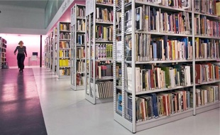 Le personnel de la bibliothèque François-Truffaut réclame une prime plus importante.