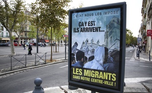 Les fameuses affiches anti-migrants dans les rues de Béziers, le mercredi 12 octobre.