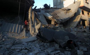 Des bombardements ont fait 10 morts, dont un enfant de 5 ans, lundi matin dans la bande de Gaza, au sixième jour de l'offensive israélienne contre les groupes armés palestiniens, selon des sources médicales palestiniennes.