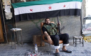 Ils ont un objectif commun: abattre le régime de Bachar al-Assad. Mais pour le reste: leur financement, leurs armes et même la manière de mener le combat, les groupes rebelles syriens présentent de profondes divergences.