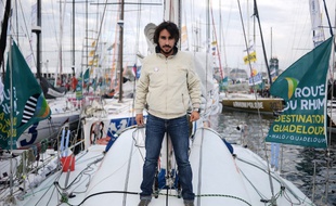 Vincent Lantin (Vanetys - Le Slip français) à bord de son Class 40 avant le départ de la Route du Rhum, le 29 octobre 2014.