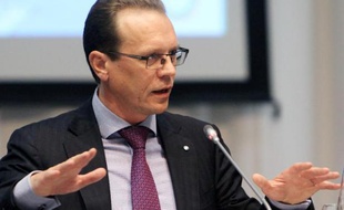 Le commissaire européen chargé de la Fiscalité, Algirdas Semeta, a appelé mardi à "progresser" sur le dossier de la taxe sur les transactions financières, enlisé depuis un an.