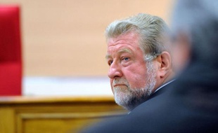 Six mois de prison avec sursis ont été requis mardi soir contre l'ancien député-maire socialiste de Liévin (Pas-de-Calais), Jean-Pierre Kucheida, jugé devant le tribunal correctionnel de Douai (Nord) pour abus de biens sociaux au détriment du bailleur social qu'il présidait, la Soginorpa.