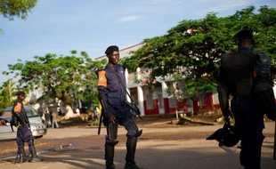 Les résultats complets provisoires de la présidentielle du 28 novembre en République démocratique du Congo prévus le 6 décembre ont été repoussés de 48 heures maximum, a annoncé la Commission électorale (Céni) à Kinshasa, quadrillée par la police.