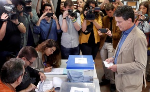 Manuel Valls, candidat à l'élection municipale à Barcelone a voté le 26 mai 2019.