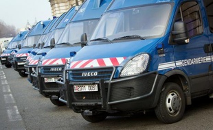 Un détenu, extrait de sa cellule et placé en garde à vue dans les locaux de la gendarmerie d'Orange (Vaucluse), a pris la fuite à l'occasion d'une pause cigarette mercredi après-midi, a-t-on appris auprès de la gendarmerie.