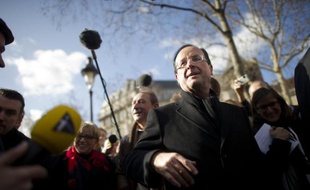 A deux mois du premier tour de la présidentielle, François Hollande publie jeudi chez Robert Laffont un court ouvrage "Changer de destin", où il mêle souvenirs personnels et considérations politiques.