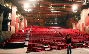 Le théâtre de la Criée (7e) a été construit à la fin des années 1970 et a ouvert ses portes en mai 1981.