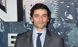 L'acteur Oscar Isaac à l'avant-première de X-Men: Apocalypse, à Londres