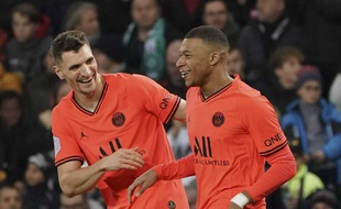 Thomas Meunier et Kylian Mbappé sereins et heureux, à l'image de toute l'équipe du PSG ce dimanche à Saint-Etienne.