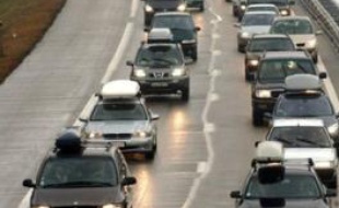 Le trafic routier était fluide samedi à 18h00 en Rhône-Alpes, à l'issue d'une journée de chassé-croisé des vacances d'hiver, classée noire dans le sens des départs et rouge dans le sens des retours, a-t-on appris auprès du Centre régional d'information routière (CRICR).