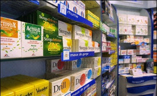 A partir de mercredi, 152 médicaments au Service médical rendu (SMR) "insuffisant" - expectorants, fluidifiants bronchitiques, antidiarrhéiques - ne seront plus remboursés par la Sécurité sociale, une mesure qui devrait permettre d'économiser 305 M d'euros en année pleine.