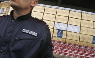 Illustration de saisie de tabac de contrebande.