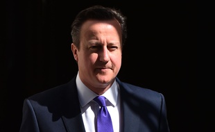 Le premier ministre David Cameron quittant le 10 Downing Street au lendemain de la victoire de son parti.