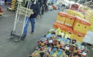 Les employés du marché font partie
des publics à vacciner en priorité.