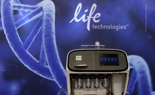 C'est la révélation de Davos, une lueur d'espoir dans un océan de morosité: une machine miracle qui permet de décrypter le génome humain en quelques heures et pourrait révolutionner les soins.