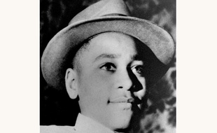Emmett Till, jeune Américain assassiné après avoir été injustement accusé d'avoir fait des avances à une femme blanche, en 1955.