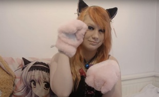 Nano, jeune Norvégienne de 20 ans, est persuadée d'être un chat.