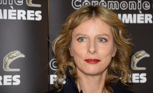 Karin Viard est l'une des 250 signataires d'un texte.