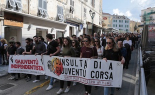 Des manifestants de Cunsulta di a Ghjuventù Corsa en avril 2017.