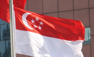 Le drapeau de Singapour.