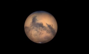Grâce aux images de Mars réalisés par l'Observatoire du Pic du Midi, trois astronomes ont réalisé un globe rotatif de Mars.