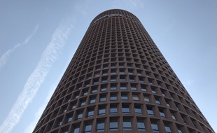 La tour Part-Dieu à Lyon, haute de 165 mètres