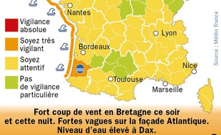 Carte de Météo France du 4 février 2014 localisant les départements en vigilance orange du fait d'un coup de vent et de fortes vagues sur la façade Atlantique.