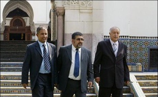 La Mosquée de Paris a salué lundi la mémoire du cardinal Lustiger, décédé dimanche, soulignant qu'il avait su entretenir des "rapports cordiaux" avec l'Islam.