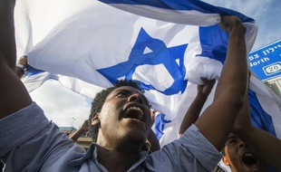 Manifestatation d'Israéliens originaires d'Ethiopie qui dénoncent la discrimination le 3 mai 2015 à Tel Aviv