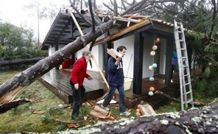 La tempête Klaus va coûter entre 1 et 1,4 milliard d'euros aux assureurs, avec un nombre de sinistres estimés entre 400.000 et 600.000, a affirmé mardi Bernard Spitz, président de Fédération française des sociétés d'assurances (FFSA).