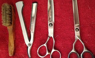 brosse, coupe-chou, ciseaux.