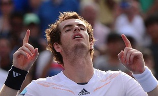 Andy Murray, tête de série N.3, s'est qualifié samedi pour sa deuxième finale de l'US Open et sa cinquième finale en Grand Chelem en dominant le Tchèque Tomas Berdych (N.6) 5-7, 6-2, 6-1, 7-6 (9/7).