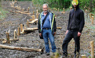 Des opposants au projet Cigéo de stockage de déchets radioactifs occupent un bois menacé par la construction de ce site, le 21 juin 2016 à Bure (Meuse)