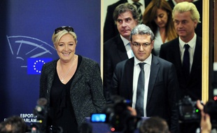 Aymeric Chauprade et Marine Le Pen, le 28 mai 2014 à Bruxelles.