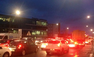 La circulation était difficile, mardi 27 janvier 2015, sur les boulevards de Bordeaux en direction du pont de Latule