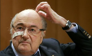 Sepp Blatter, suspendu 8 ans par la Fifa de toute activité footballistique, en conférence de presse, le 21 décembre 2015 à Zurich