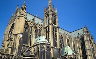 Une porte de la cathédrale de Metz a été endommagée suite à un feu de cartons allumé par trois SDF. (Illustration)