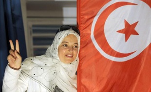 Selon les derniers chiffres fournis mardi soir par la commission électorale (Isie), la "Pétition populaire" se trouvait en troisième position --derrière Ennahda et le CPR, mais devant Ettakatol-- après le dépouillement de 14 des 27 circonscriptions du pays
