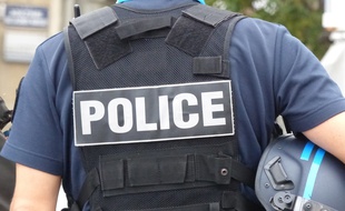 Un fonctionnaire de police. (Illustration)