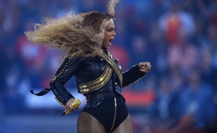La chanteuse Beyoncé lors de la mi-temps du Super Bowl le dimanche 7 février 2016